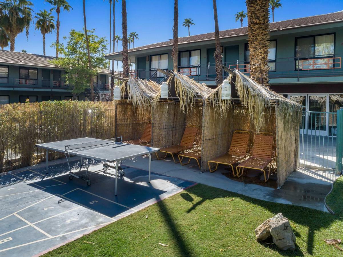 Caliente Tropics Hotel Palm Springs Bagian luar foto