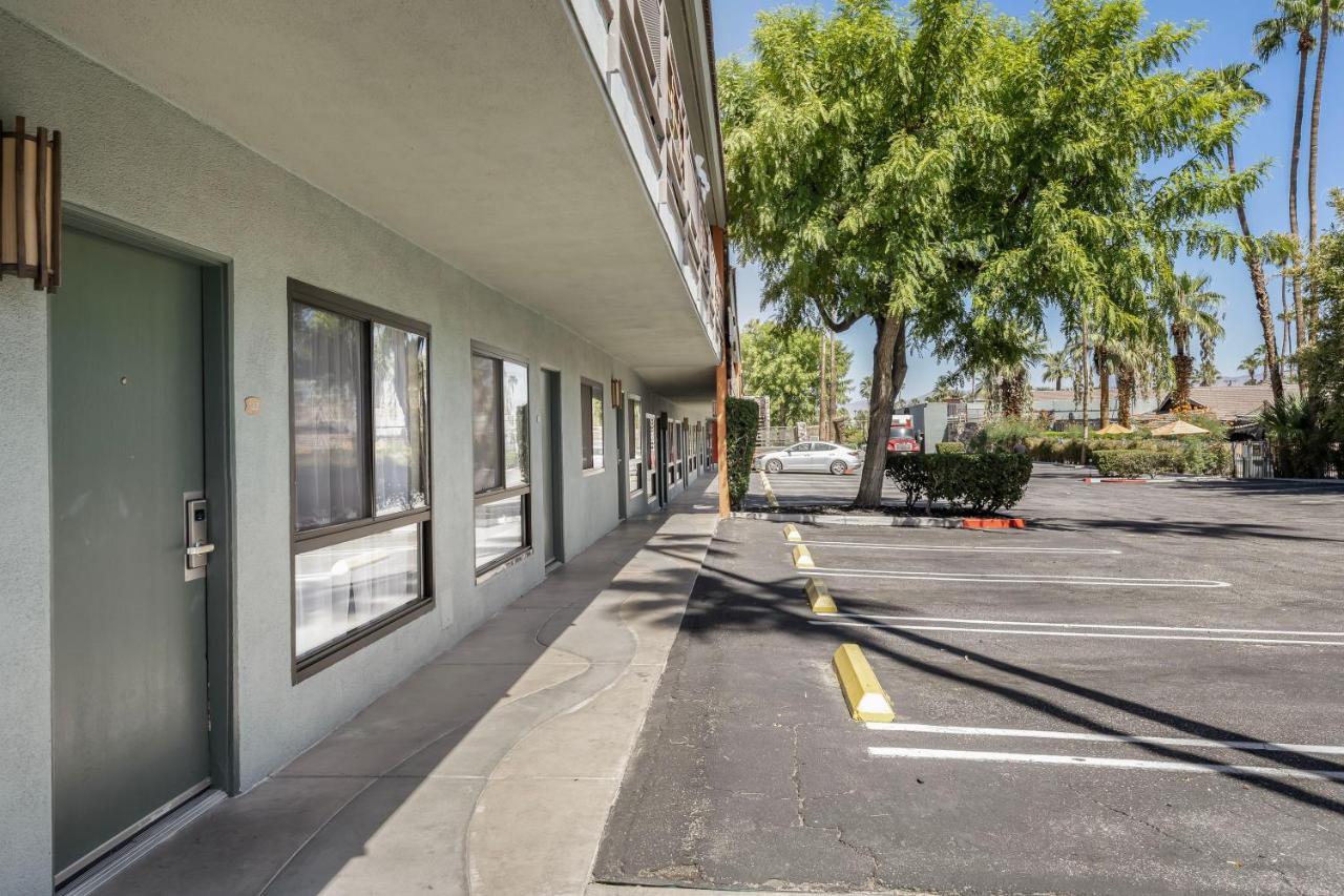 Caliente Tropics Hotel Palm Springs Bagian luar foto